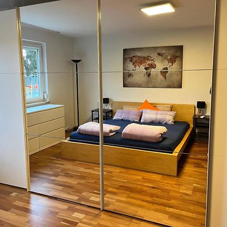 Gemuetliche 3 Zimmer Wohnung Mit Grosszuegiger Terrasse Im Gruenen 罗伊特林根 外观 照片